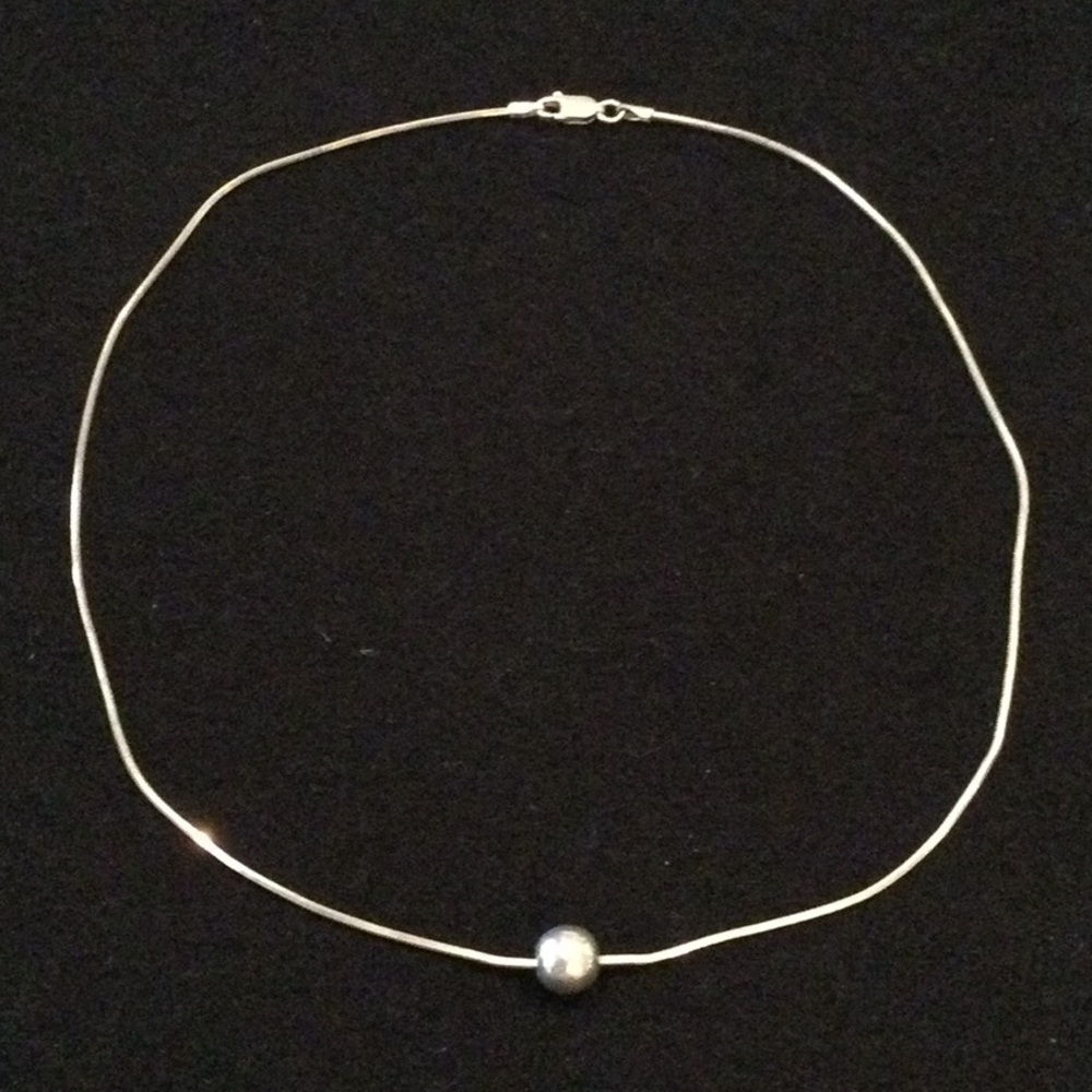 NWOT Simple Floating Ball Silvertone Choker Necklace